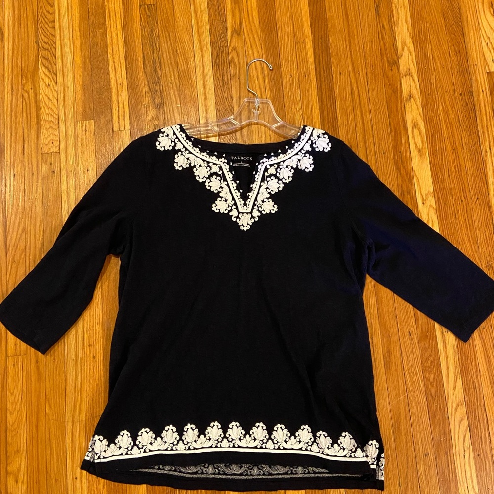 Talbots women’s Large Navy Blue Tunic with white embroidery.
